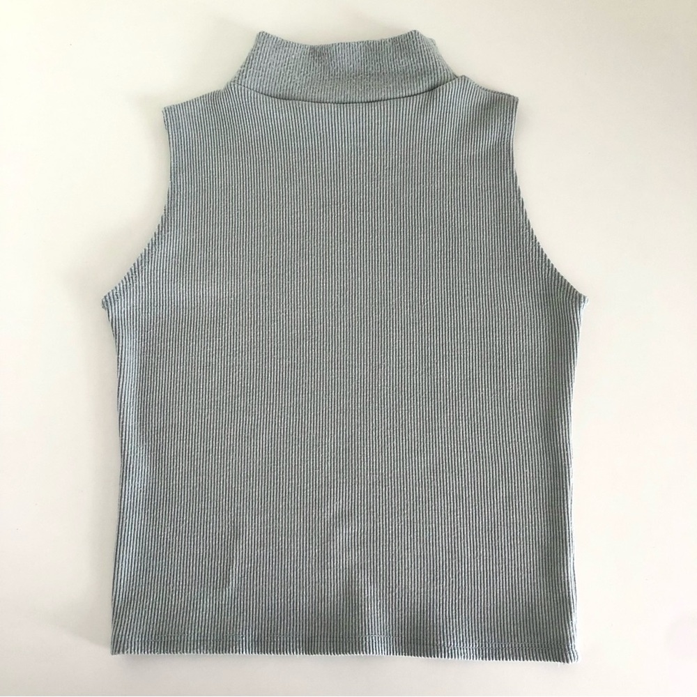 🎀 5/$25 Pale Gray Blue Sleeveless Rib Knit Mock Neck Crop Top